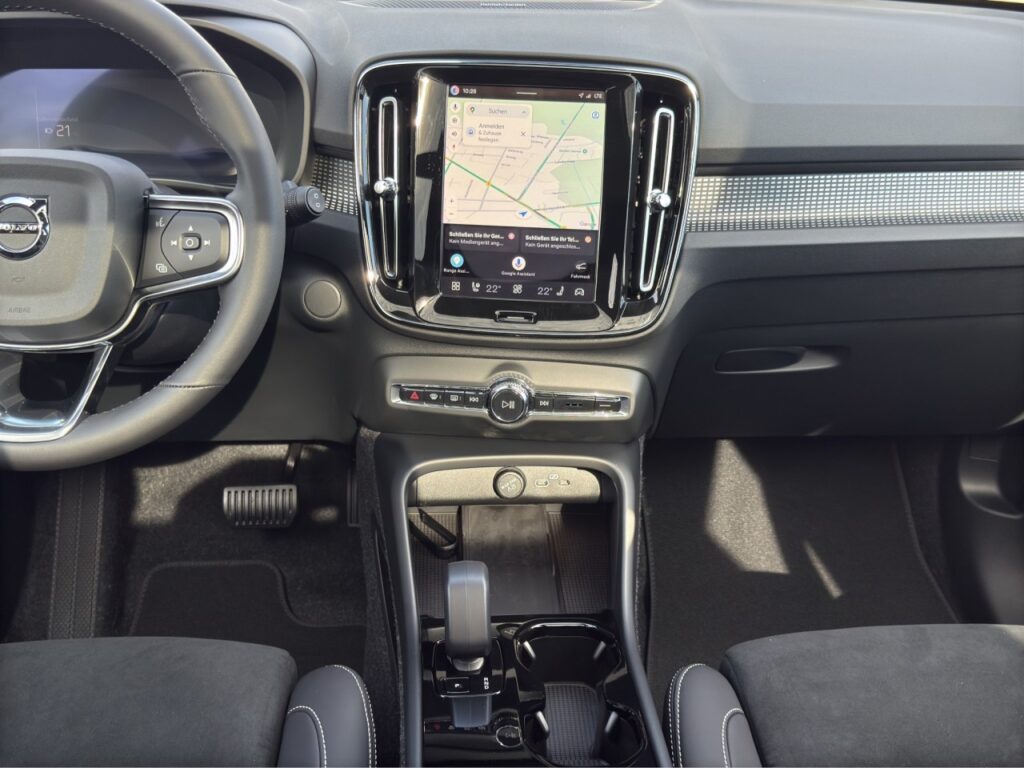 Volvo EX40 Single Extended Range Ultra Black Edition – Bild 10