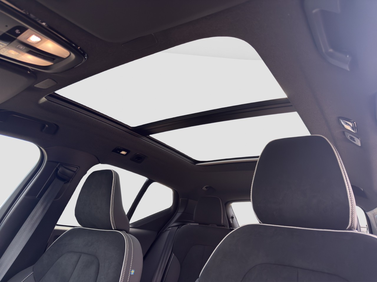 Volvo EX40 Single Extended Range Ultra Black Edition – Bild 14
