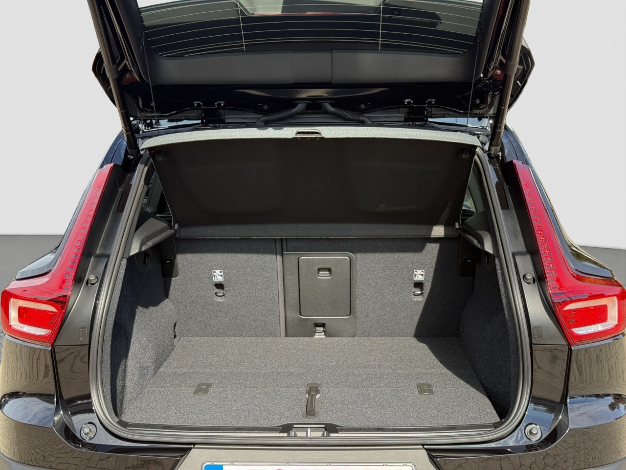 Volvo EX40 Single Extended Range Ultra Black Edition – Bild 15