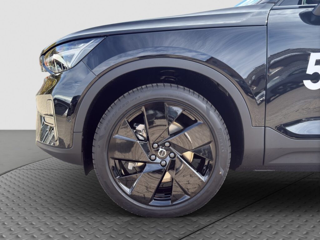 Volvo EX40 Single Extended Range Ultra Black Edition – Bild 17